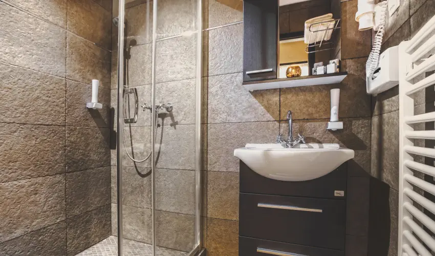 Koml Hotel Gyula - Mjus 1. (min. 2 j)