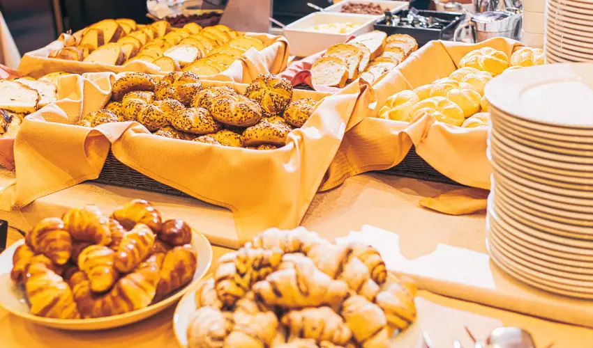 Koml Hotel Gyula - Mjus 1. (min. 2 j)