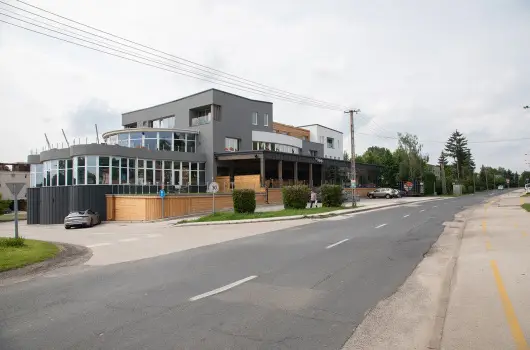 Krist�ly Hotel Konferencia & Wellness - M�jus 1. 