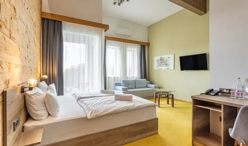 Krist�ly Hotel Konferencia & Wellness Ajka - M�jus 1. 