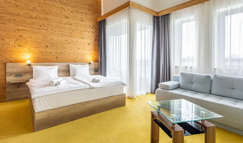 Krist�ly Hotel Konferencia & Wellness Ajka - M�jus 1. 