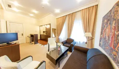 Kristly Imperial Hotel Tata