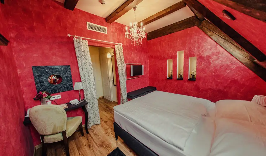 Kristly Imperial Hotel Tata - Mjus 1. 