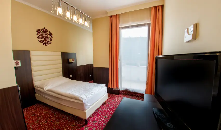 Kristly Imperial Hotel Tata - Mjus 1. 