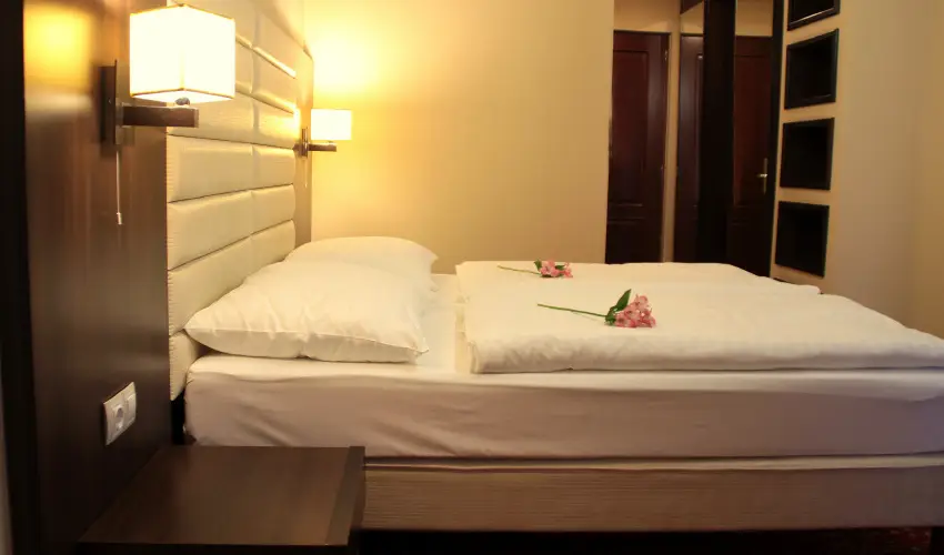 Kristly Imperial Hotel Tata - Mjus 1. 