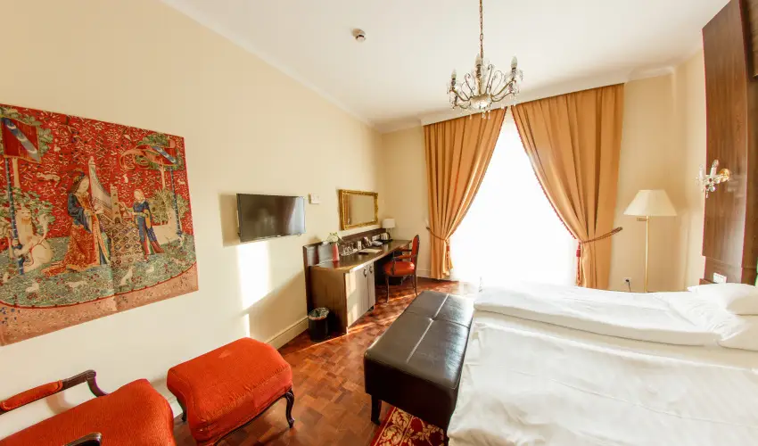 Kristly Imperial Hotel Tata - Mjus 1. 