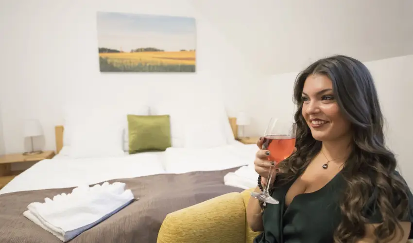 Land-Plan Hotel & Restaurant T�lt�stava - M�jus 1. 