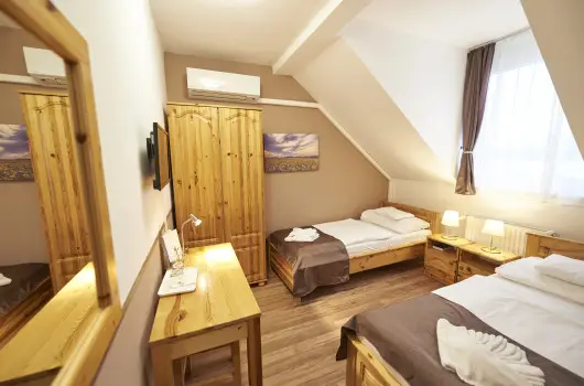 Land-Plan Hotel & Restaurant - M�jus 1. 