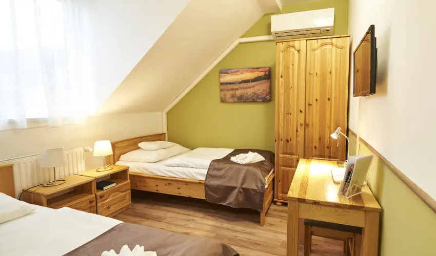 Land-Plan Hotel & Restaurant T�lt�stava - M�jus 1. 