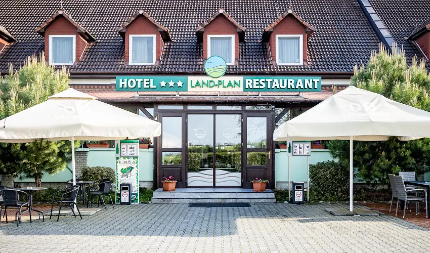 Land-Plan Hotel & Restaurant T�lt�stava - M�jus 1. 