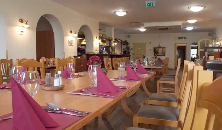 Land-Plan Hotel & Restaurant T�lt�stava - M�jus 1. 