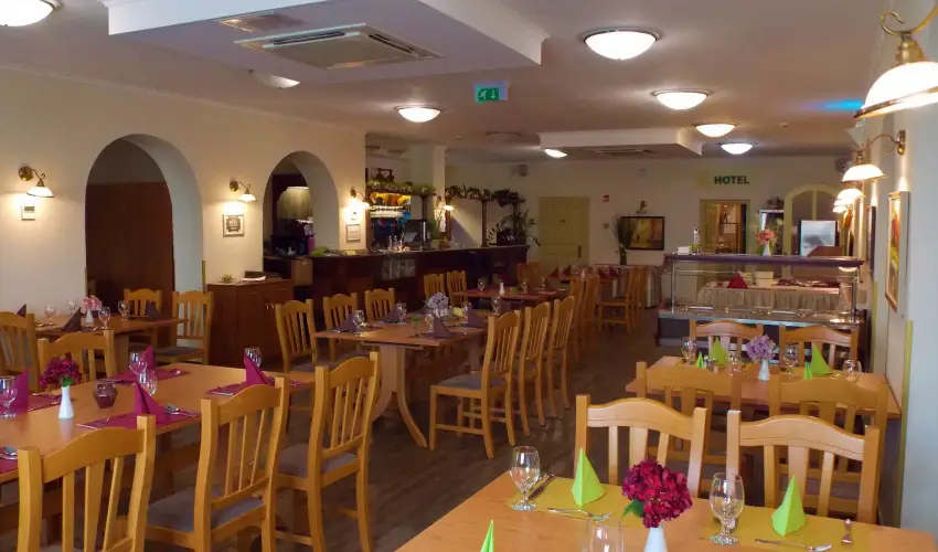 Land-Plan Hotel & Restaurant T�lt�stava - M�jus 1. 