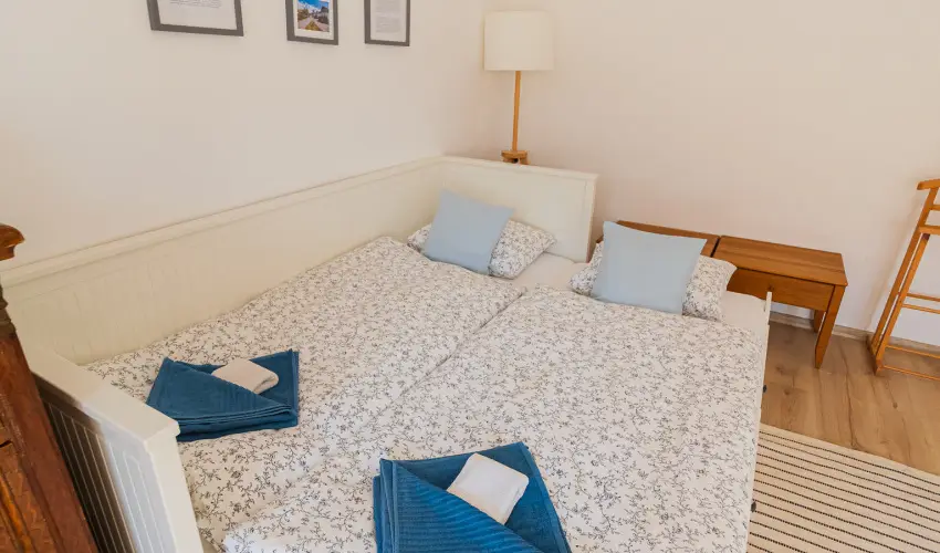 Lank�s Vend�gh�z Holl�k� - M�jus 1.