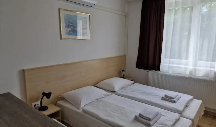 Lencs�s Apartmanh�z Apartmanok Sopron - M�jus 1.