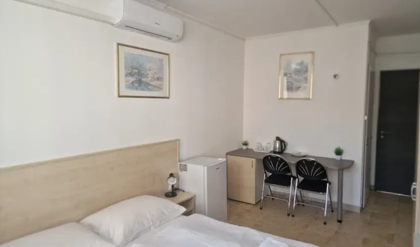 Lencs�s Apartmanh�z Apartmanok Sopron - M�jus 1.