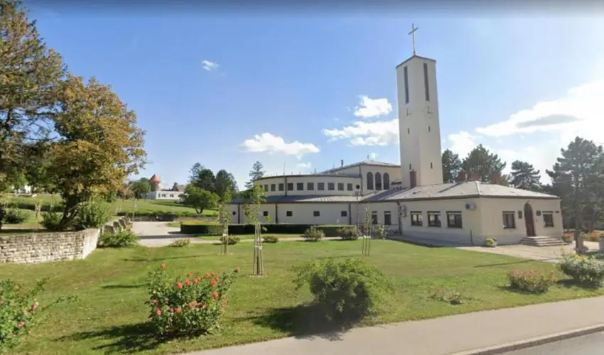 Lencs�s Apartmanh�z Apartmanok Sopron - M�jus 1.