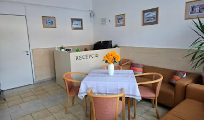 Lencs�s Apartmanh�z Apartmanok Sopron - M�jus 1.