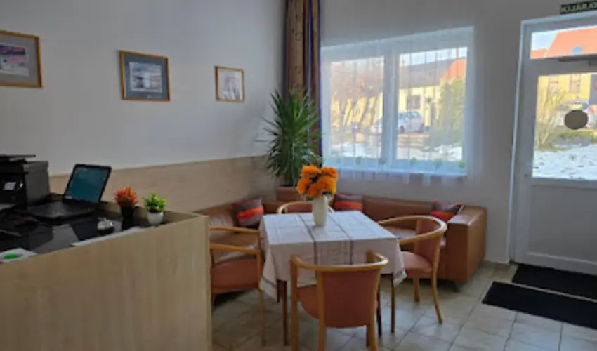 Lencs�s Apartmanh�z Apartmanok Sopron - M�jus 1.