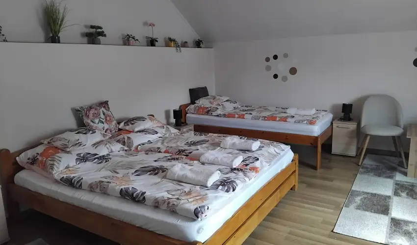 Lilla Apartmanh�zak Szilv�sv�rad - M�jus 1. (min. 2 �j)