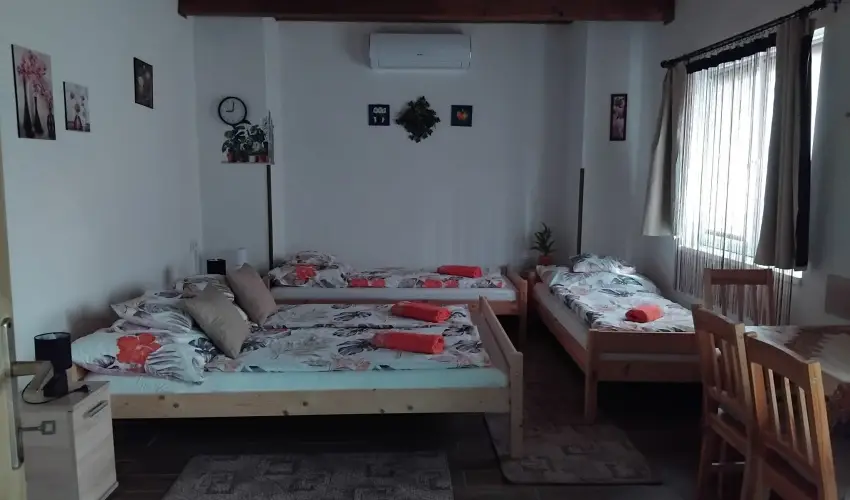 Lilla Apartmanh�zak Szilv�sv�rad - M�jus 1. (min. 2 �j)