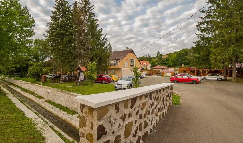 Lipicai Hotel Szilvsvrad - Mjus 1. (min. 2 j)