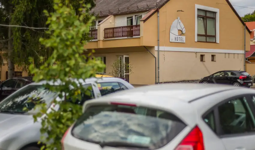 Lipicai Hotel Szilvsvrad - Mjus 1. (min. 2 j)