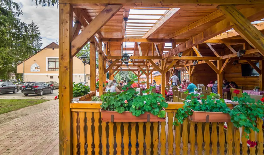 Lipicai Hotel Szilvsvrad - Mjus 1. (min. 2 j)