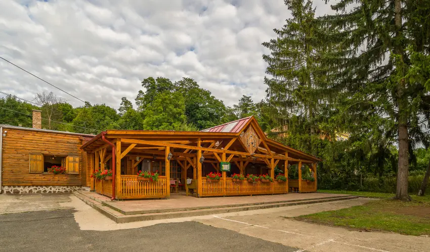 Lipicai Hotel Szilvsvrad - Mjus 1. (min. 2 j)