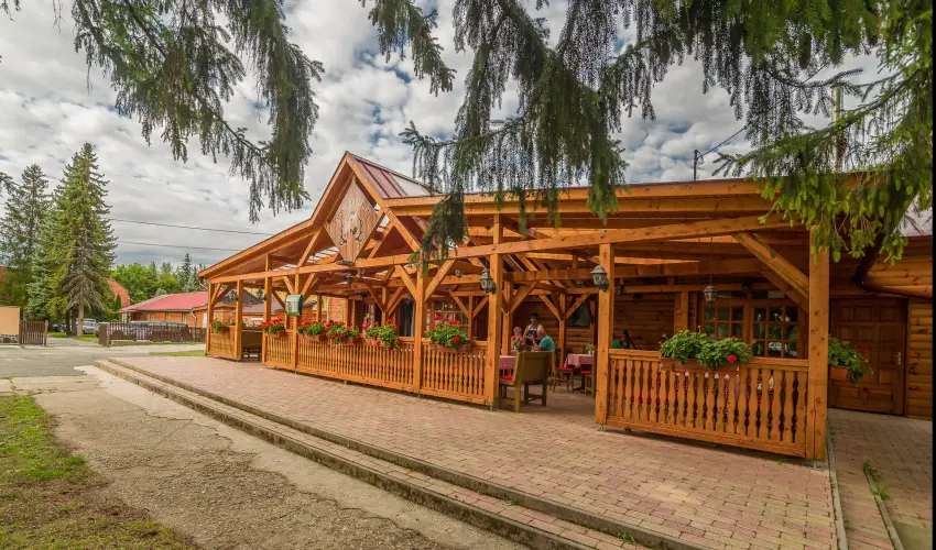 Lipicai Hotel Szilvsvrad - Mjus 1. (min. 2 j)