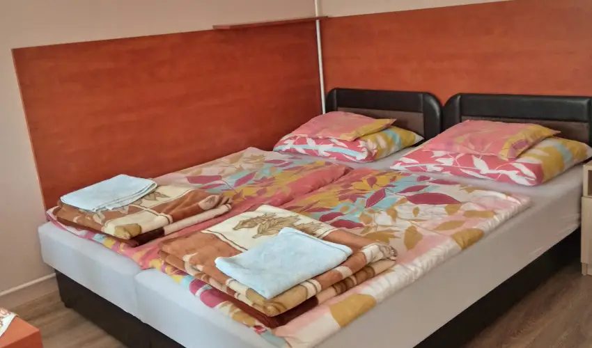 Liza Apartman Gyula - Mjus 1. (min. 2 j)