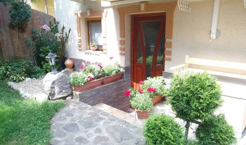 Margar�ta Panzi� S�rospatak - M�jus 1. (min. 2 �j)