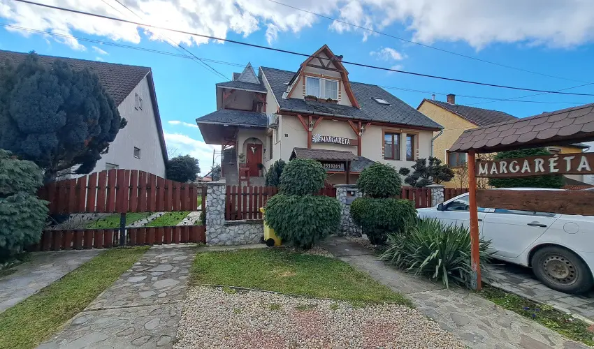 Margar�ta Panzi� S�rospatak - M�jus 1. (min. 2 �j)