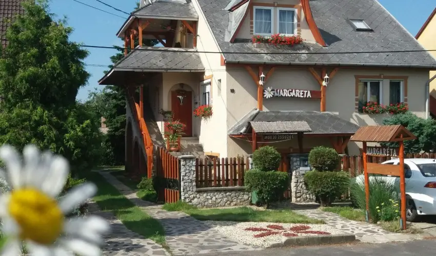 Margar�ta Panzi� S�rospatak - M�jus 1. (min. 2 �j)