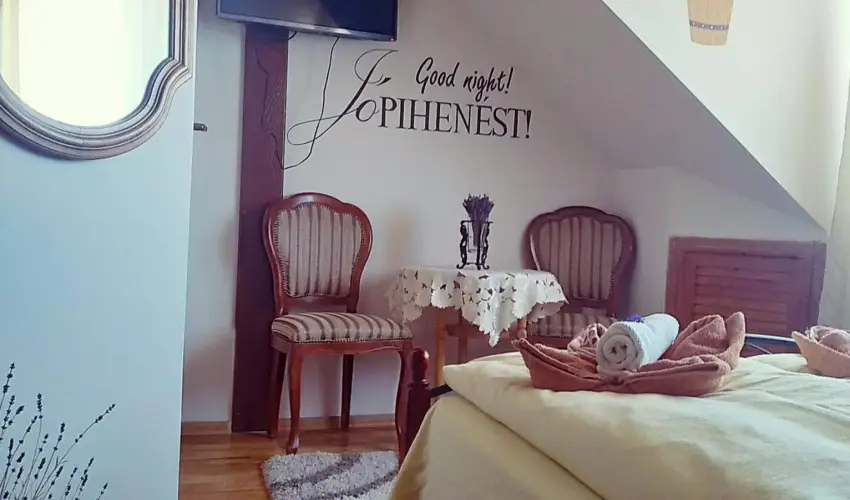 Margar�ta Panzi� S�rospatak - M�jus 1. (min. 2 �j)