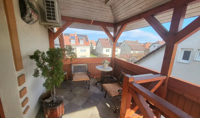 Margar�ta Panzi� S�rospatak - M�jus 1. (min. 2 �j)