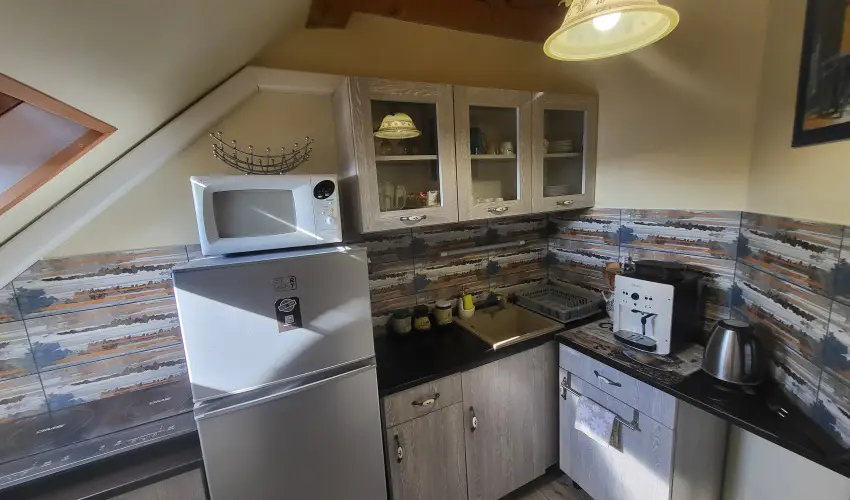 Margar�ta Panzi� S�rospatak - M�jus 1. (min. 2 �j)