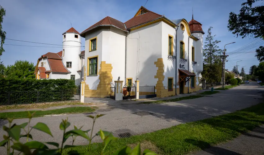 Meller Kast�ly Villa Csurg� - M�jus 1.