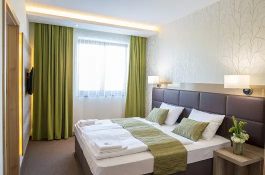 N�das T� Park Hotel - M�jus 1. (min. 2 �j)