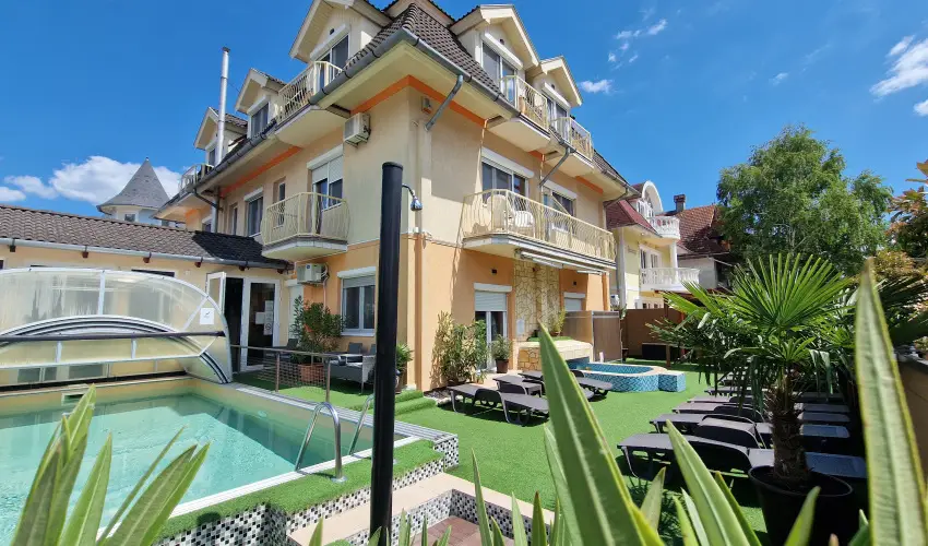 Napsug�r Apartmanh�z Si�fok - M�jus 1. (min. 2 �j)