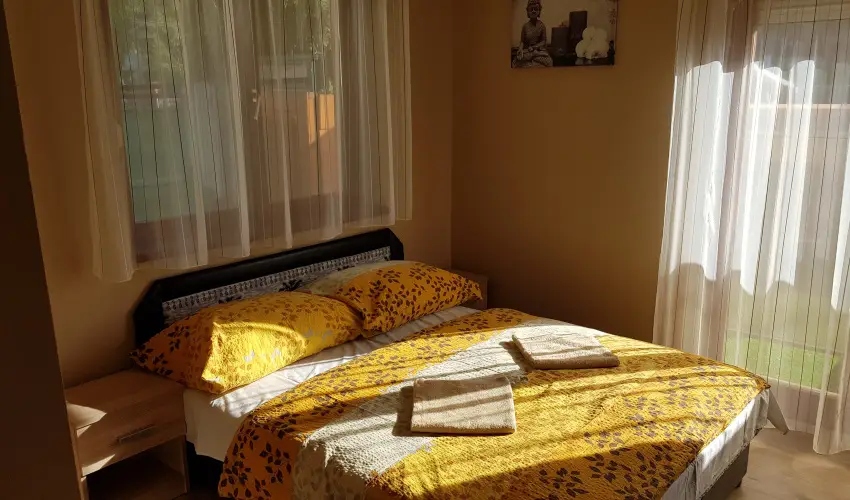 Napsug�r Apartmanh�z Si�fok - M�jus 1. (min. 2 �j)