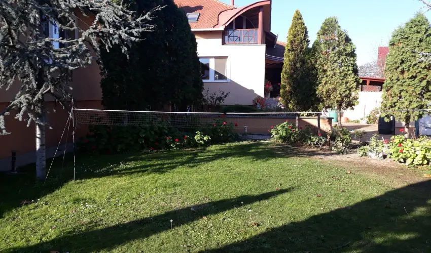 Napsugr Kenzy Lux Apartman Vendghzak Hajdszoboszl - Mjus 1. (min. 2 j)