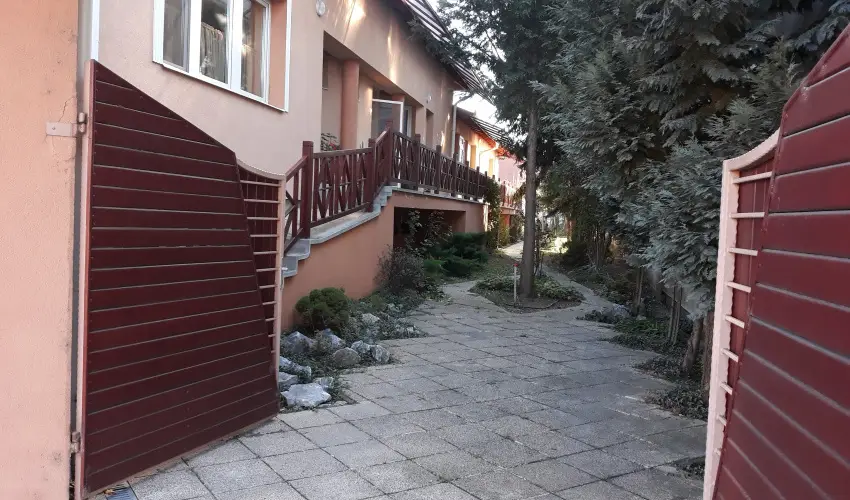 Napsugr Kenzy Lux Apartman Vendghzak Hajdszoboszl - Mjus 1. (min. 2 j)