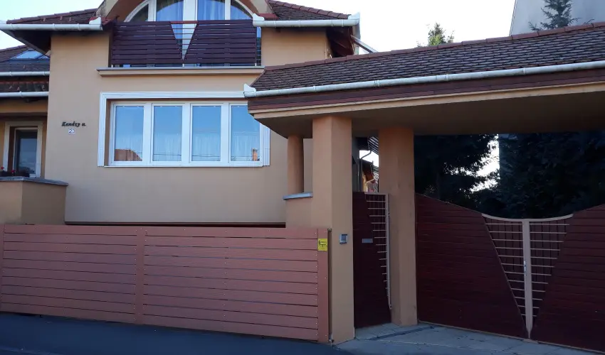 Napsugr Kenzy Lux Apartman Vendghzak Hajdszoboszl - Mjus 1. (min. 2 j)