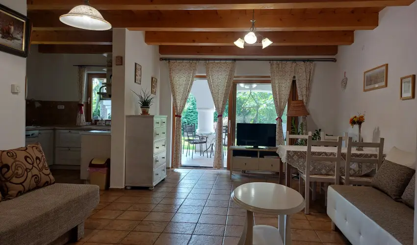 Ngy vszak Apartmanhz Zalakaros Zalakaros - Mjus 1. 