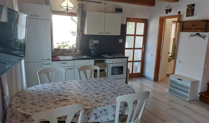 Ngy vszak Apartmanhz Zalakaros Zalakaros - Mjus 1. 