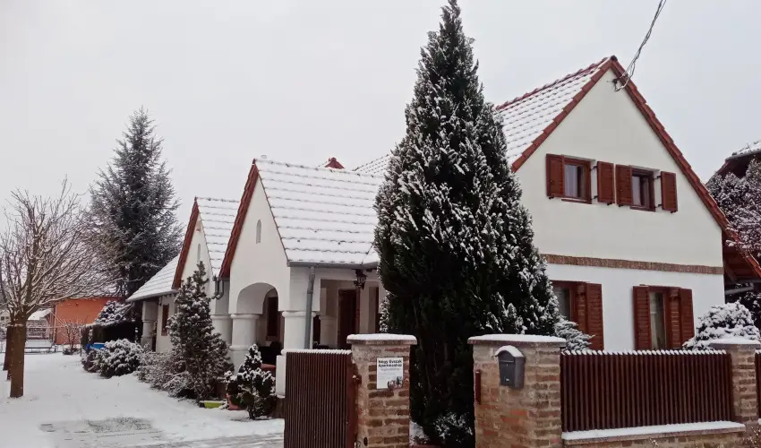 Ngy vszak Apartmanhz Zalakaros Zalakaros - Mjus 1. 