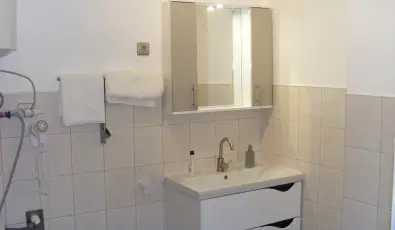 Ngy Glya Apartman Sarud