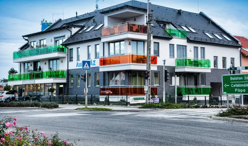 Nmeth Apartmanok Srvr - Mjus 1.  (min. 2 j)