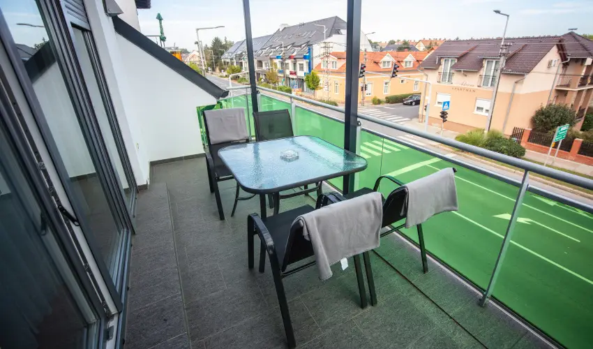 Nmeth Apartmanok Srvr - Mjus 1.  (min. 2 j)