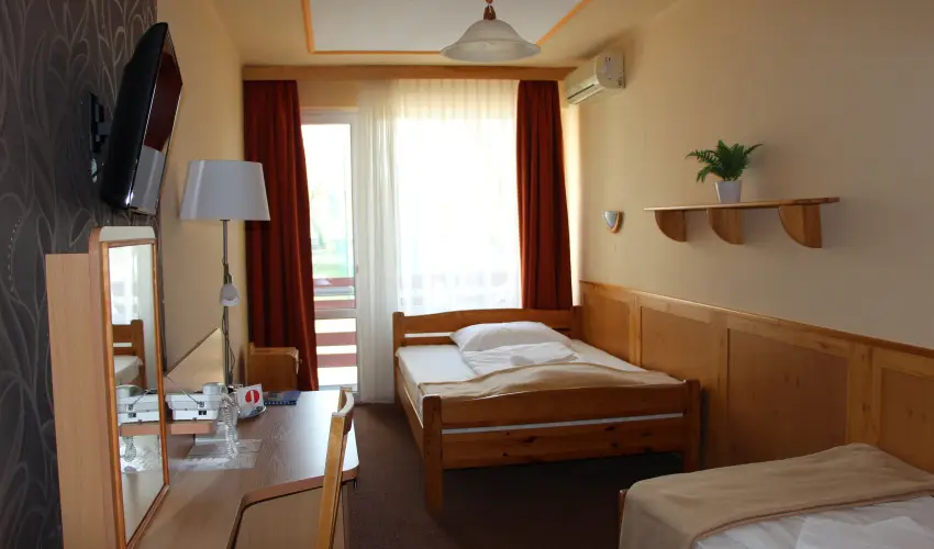 Nereus Park Hotel Balatonalmdi - Mjus 1. 